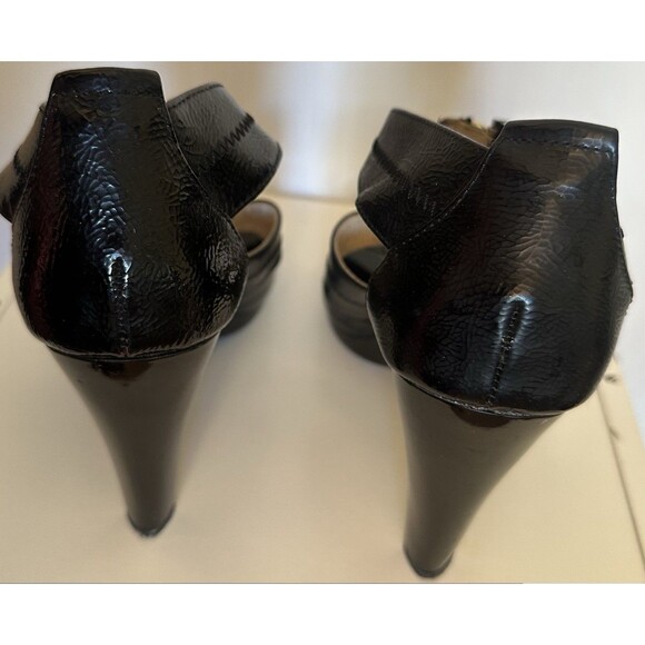 Michael Kors Berkley T Strap Black Embossed Sandal - size 9.5 M - Picture 4 of 6